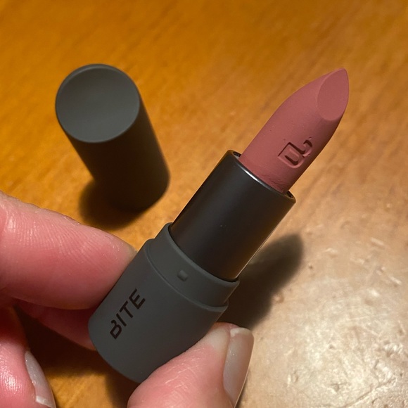 Bite Beauty Power Move Soft Matte Lipstick Sugar Buns - Picture 4 of 16